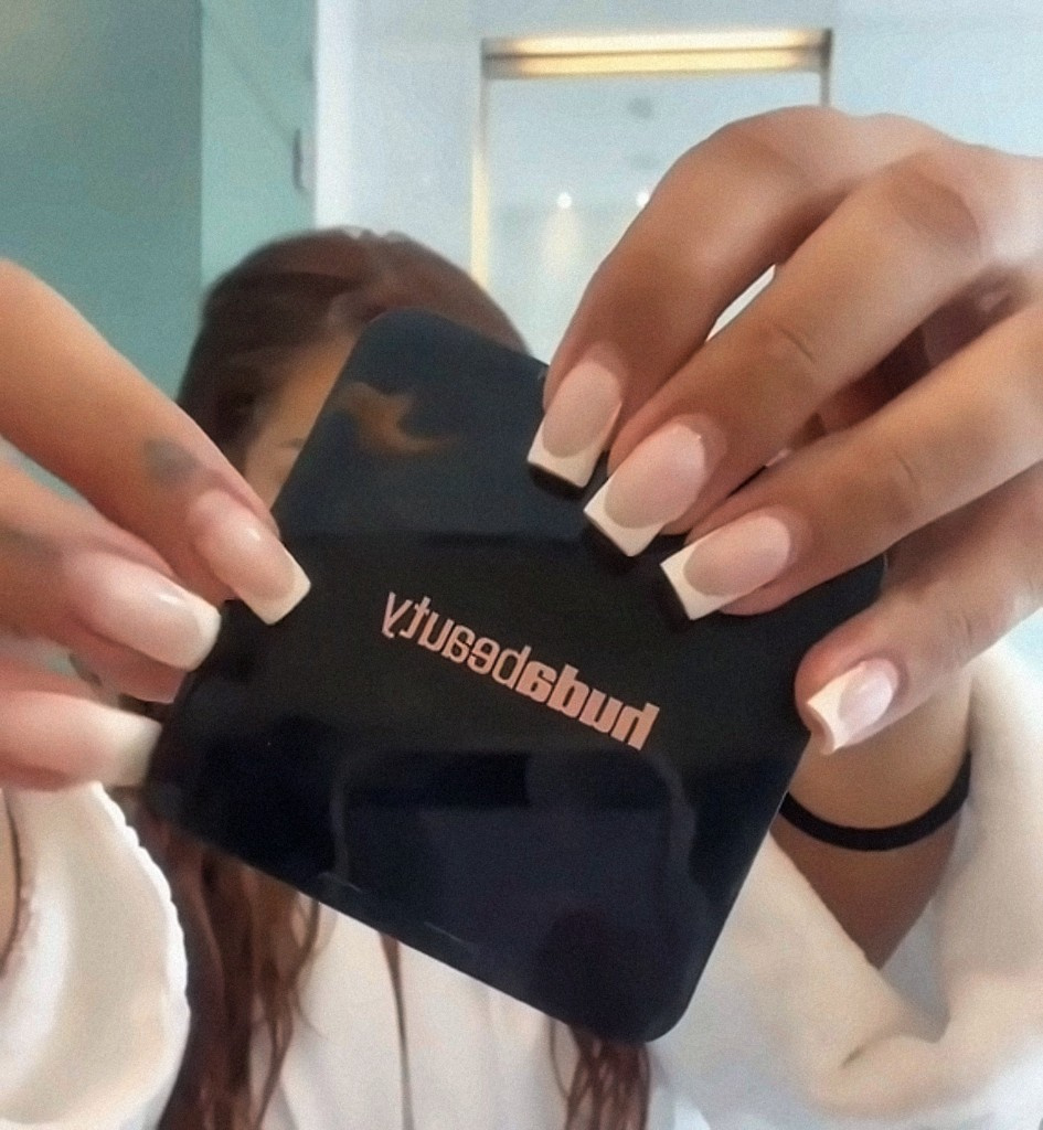 Creator showcasing a Huda Beauty product